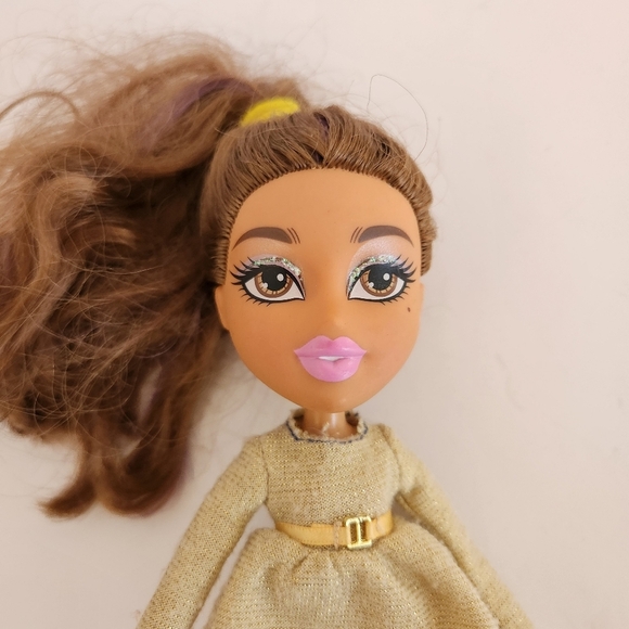 BRATZ Doll Snowkissed Yasmin Brown Purple Hair Glitter Brown Eyes Metallic dress - Picture 2 of 8